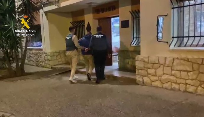 Archivo - Imagen de archivo de una detención por ciberdelincuencia ocurrida en territorio andaluz.