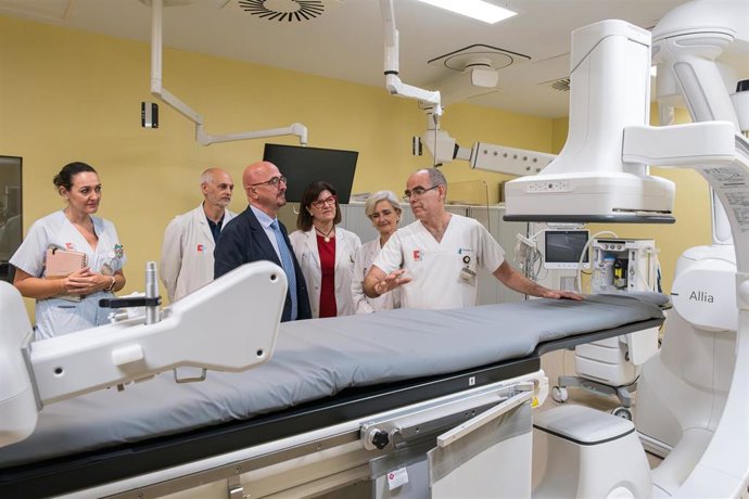 . El Consejero De Salud, César Pascual, Visita Las Nuevas Instalaciones Del Servicio De Radiología, Financiadas Con Fondos Europeos Del Plan Inveat