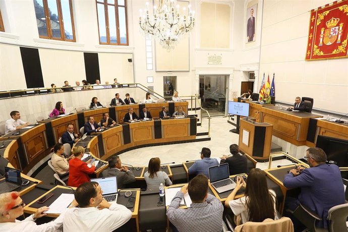 Pleno de la Diputación de Alicante.