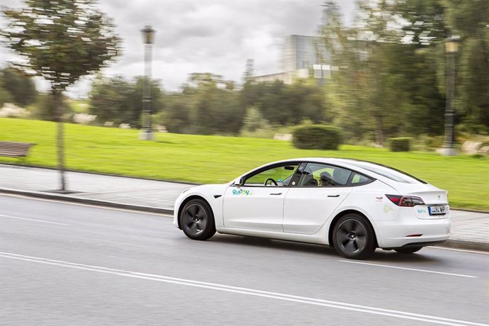 El Tesla Model 3 de guppy ya está disponible en Bilbao.