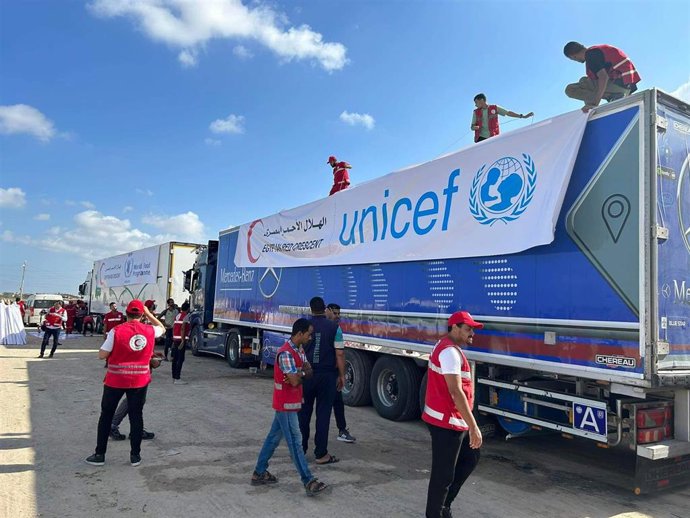 Ayuda humanitaria a la espera de entrar en Gaza 