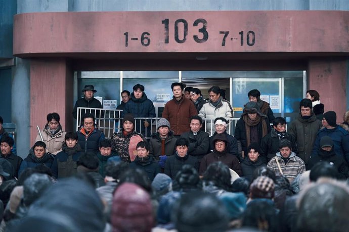 Un fotografma de la pelicula coreana 'Concrete Utopia', uno de los diez titulos que optarn al premio de 9.000 euros en la sección oficial de Fancine.