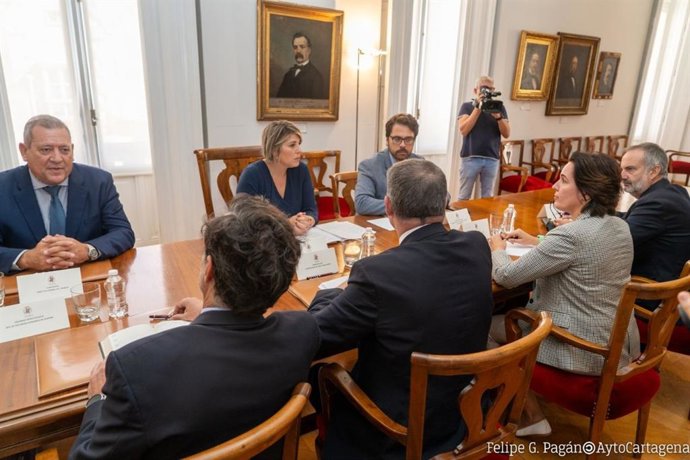 Reunión de la alcaldesa con directivos de Sabic