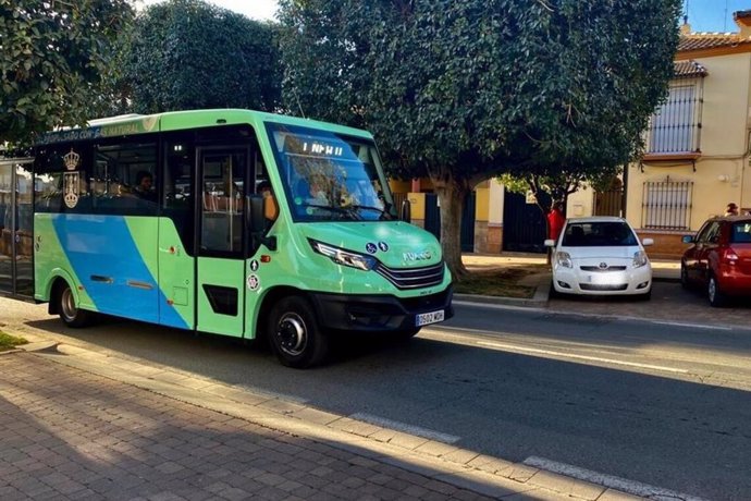 Alcalá de Guadaíra (Sevilla) aumenta las plazas para el Bus Urbano de la Línea E, que llega al IES Tierno Galván