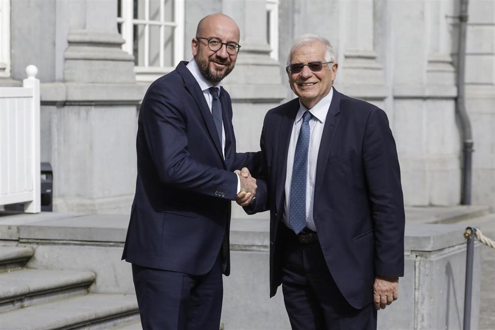 Archivo - Charles Michel y Josep Borrell