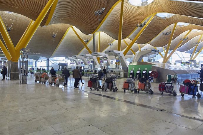 Archivo - Aeropuerto Madrid-Barajas Adolfo Suárez, en Madrid (España).