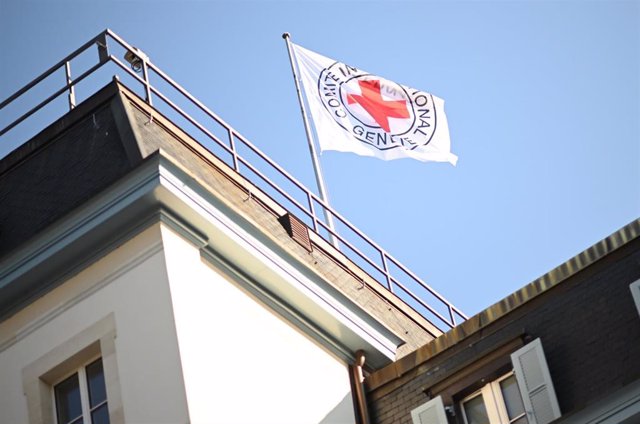 Archivo - Una bandera del Comité Internacional de la Cruz Roja en Suiza