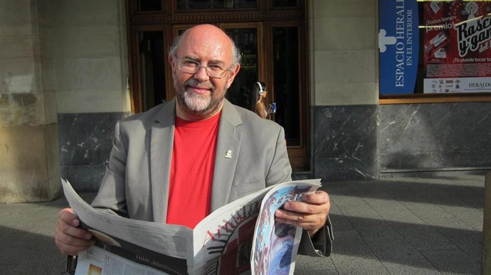 Archivo - Antón Castro recibirá el reconocimiento de Socio de Honor 