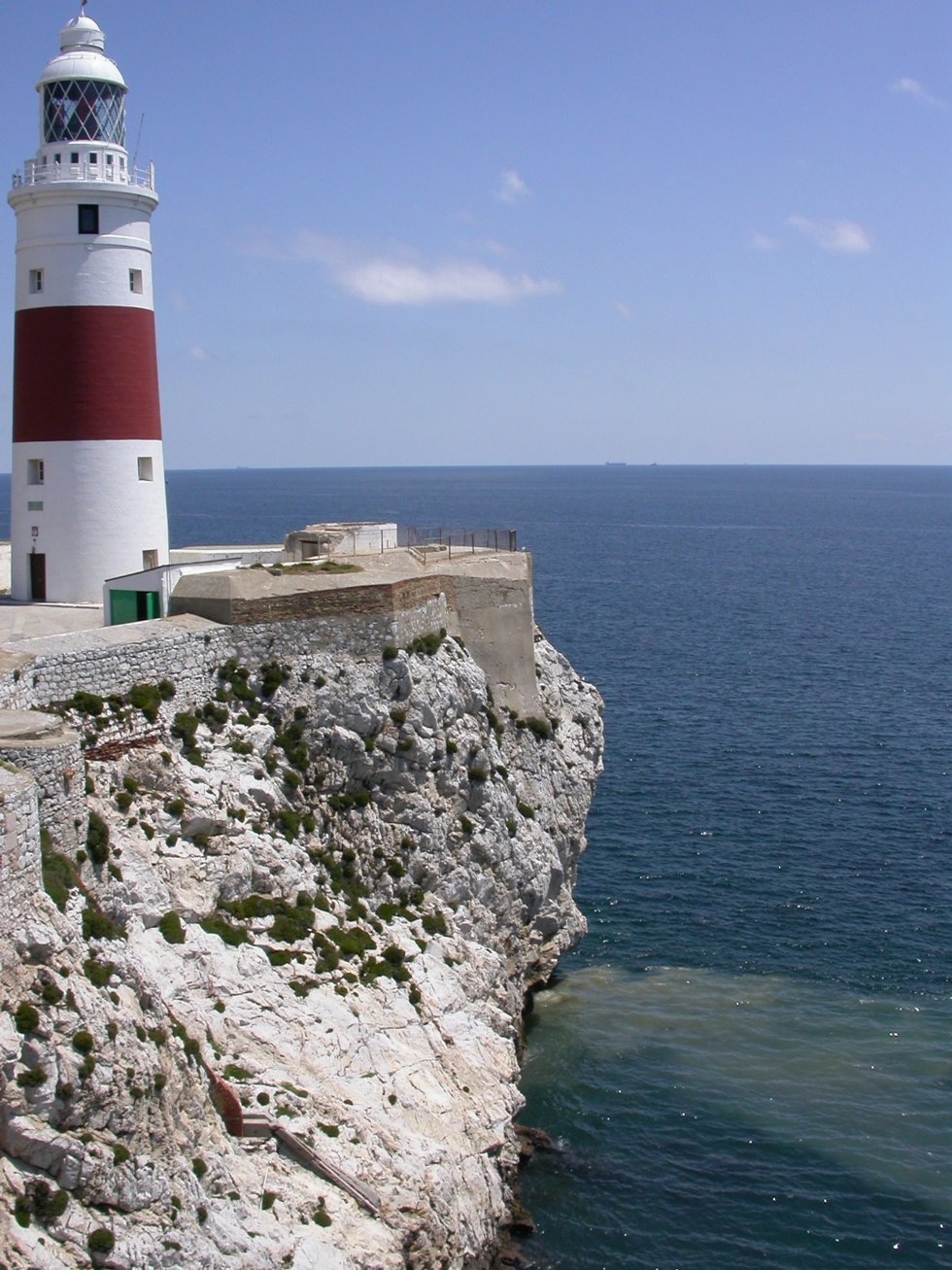Punta Europa en Gibraltar con vertidos en el mar.