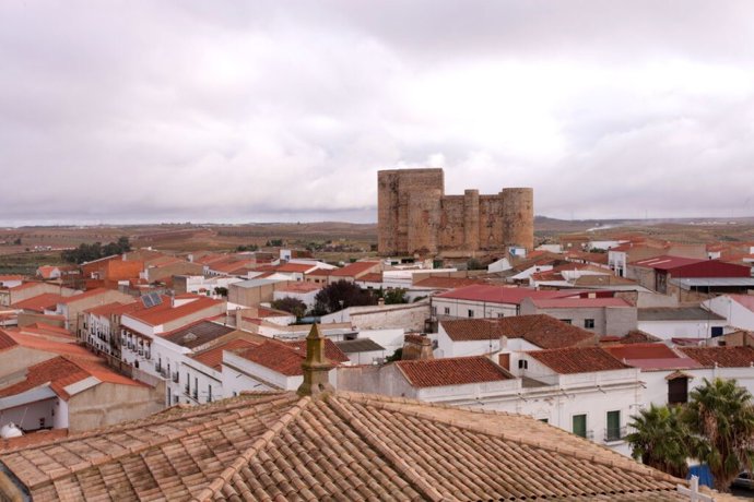 Panorámoca del Castillo de Villalba de los Barros.
