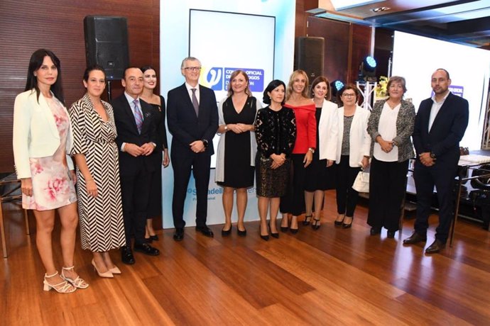 El Colegio Oficial de Psicología de la Región de Murcia (COPRM) celebró anoche la XVI edición de su Gala con el lema 'Cerrando etapas, abriendo caminos'