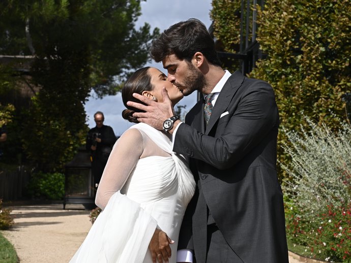 MARTA POMBO Y LUIS ZAMALLOA EN SU BODA