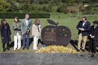 La Familia Real recorre el Pueblo Ejemplar acercándose a sus gentes y conociendo sus valores