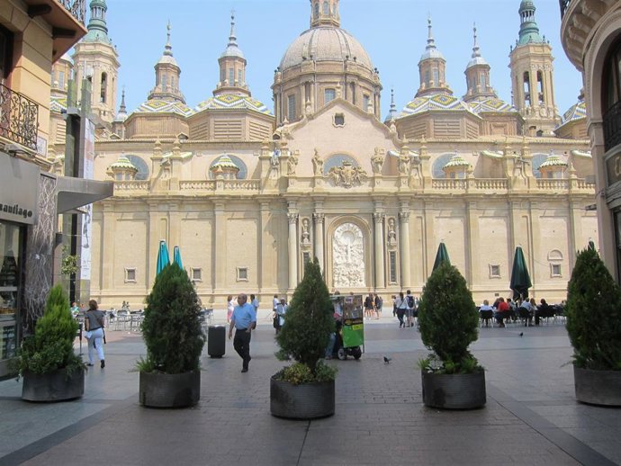 Archivo - Vista de la Basílica del Pilar desde la calle Alfonso de Zaragoza.
