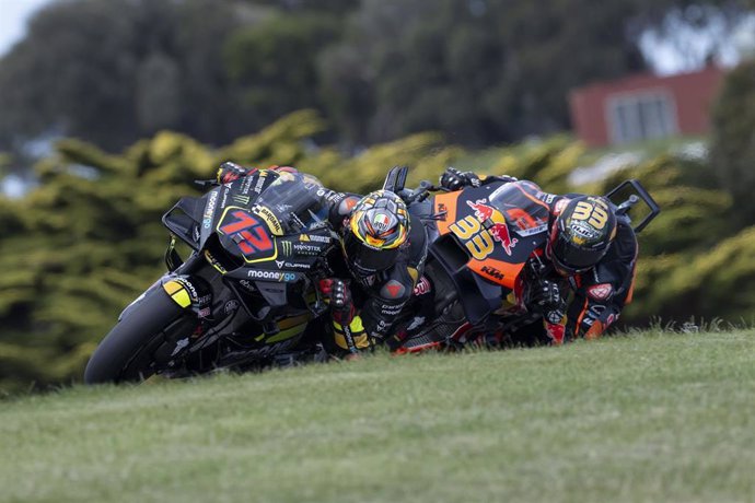 Marco Bezzecchi y Brad Binder en Phillip Island