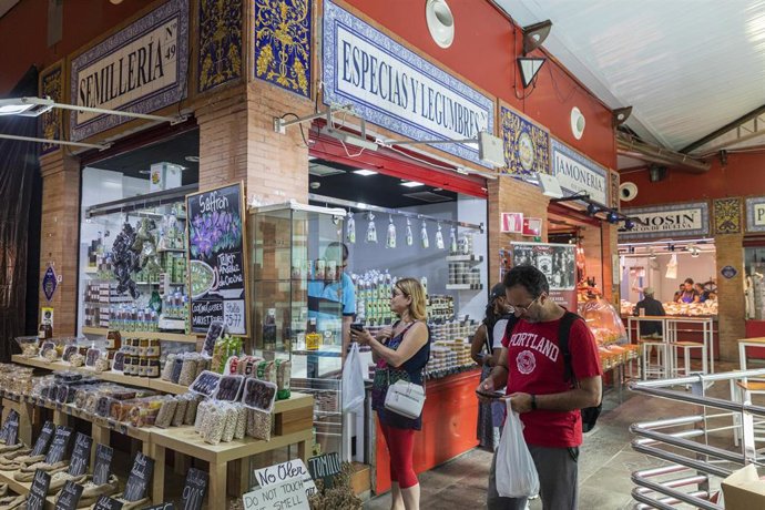 Archivo - Imagen de archivo del Mercado de abastos de Triana.