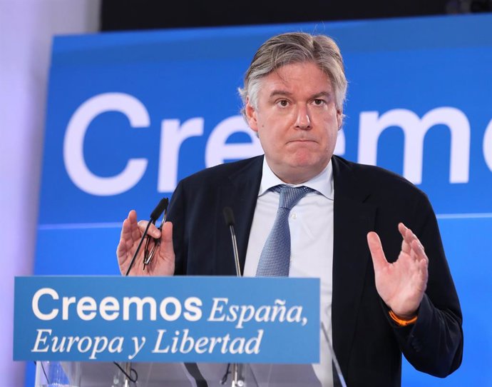 Archivo - El eurodiputado y secretario general del PPE, Antonio López-Istúriz, interviene en el curso España, Europa y libertad, a 6 de julio de 2021, en El Escorial, Madrid, (España). Este curso, organizado por la delegación española del Grupo PPE en