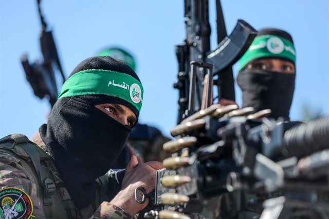 Archivo - Un miembro de las milicias de Hamás, las Brigadas Ezzedin al Qassam