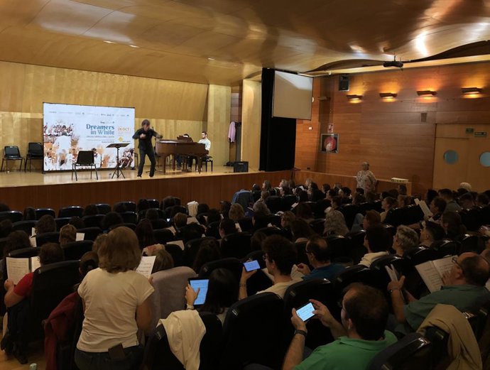 Un total de 200 músicos voluntarios ensayan en Valencia para crear una orquesta efímera e inclusiva, a beneficio de las personas con daño cerebral adquirido