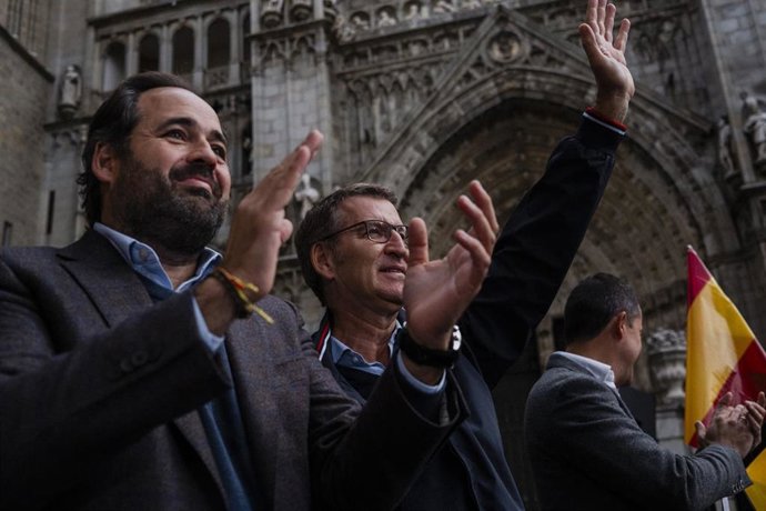 El presidente regional del PP, Paco Núñez, y el presidente nacional del partido, Alberto Núñez Feijóo, en un acto en Toledo.