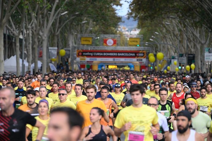 La Vueling Cursa Bombers Barcelona recapta 26.000 euros amb més de 12.000 participants