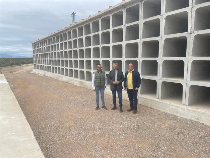 Visita al cementerio de Sabiote