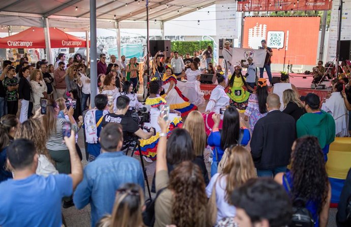 Actos previos a la celebración del congreso Binómico 2023 en la plaza de la Soledad de Huelva.