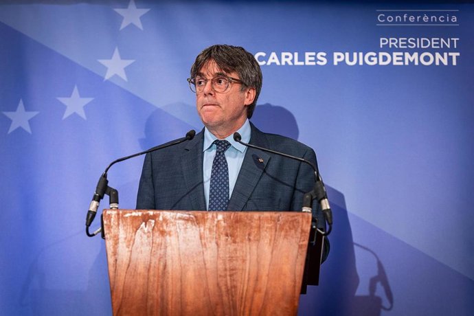 Archivo - El expresidente de la Generalitat y eurodiputado de Junts, Carles Puigdemont, ofrece una rueda de prensa durante la conferencia inaugural de las jornadas interparlamentarias de Junts per Catalunya, a 5 de septiembre de 2023, en Bruselas (Bélgi