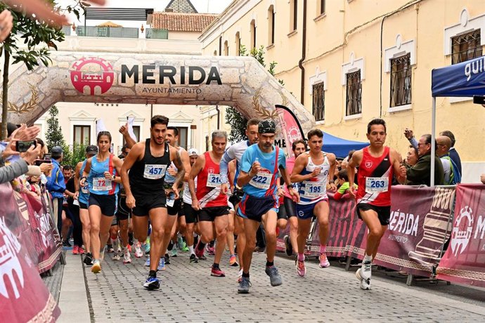 Participantes de la segunda edición de la prueba atlética 10k Ciudad de Mérida 'Deja tu huella por la salud mental'