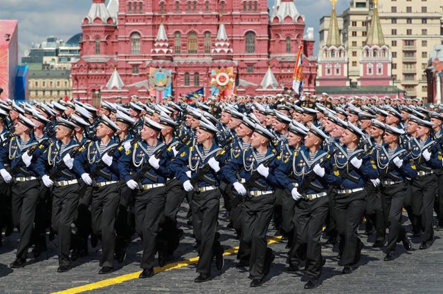 Archivo - Desfile militar en 2023 en la capital de Rusia, Moscú, con motivo del Día de la Victoria 