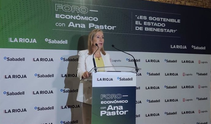 La exministra de Sanidad y diputada nacional Ana Pastor, interviene en un foro económico en Logroño