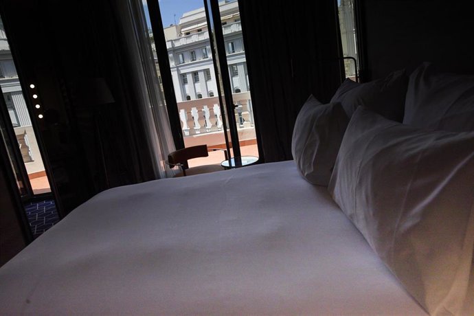 Archivo - Una de las habitaciones del hotel Pestana CR7, en el día de su apertura, en Gran Vía, 29, a 7 de junio de 2021, en Madrid (España). El hotel es el primer establecimiento de la asociación entre el jugador de fútbol Cristiano Ronaldo y la firma 
