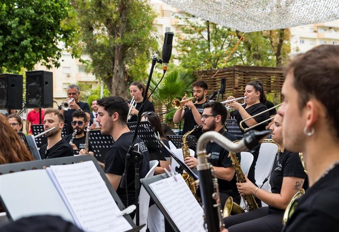 El sábado 28 de octubre a partir de las 12.00 horas, la Plaza Al-Ándalus de Rincón de la Victoria acogerá el espectáculo 'La historia del jazz jamás contada'.