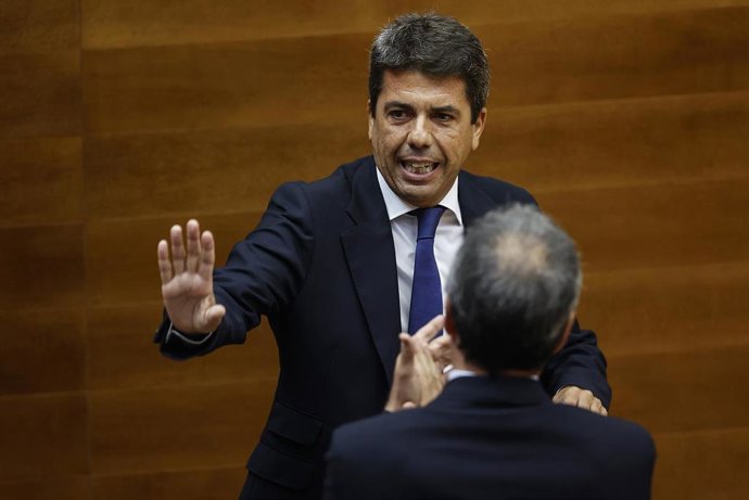 El presidente de la Generalitat, Carlos Mazón, durante la primera sesión de control al Gobierno de coalición PPCV y Vox