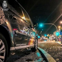 Archivo - Coche Policía Nacional patrullando