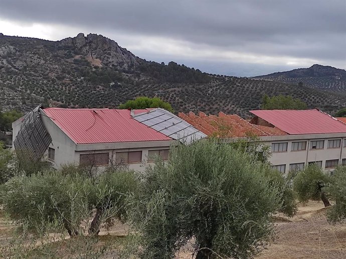 Estado en el que ha quedado la cubierta del IES Fuente de la Peña