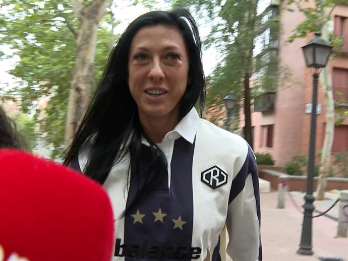 Jennifer Hermoso, paseo por su barrio tras regresar a Madrid