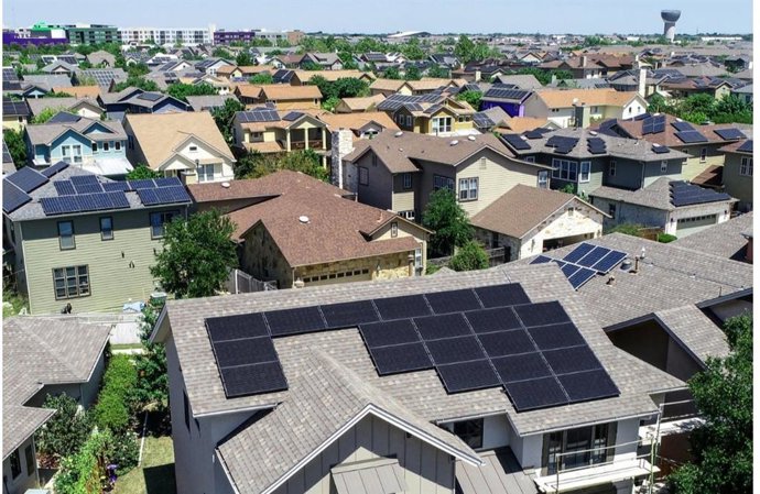 Endesa suma 110.000 autoconsumos conectados a su red en lo que va de 2023 y supera ya los 225.000 activados