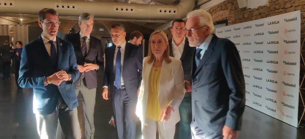 La exministra de Sanidad, Ana Pastor, antes de participar en un foro económico en Logroño