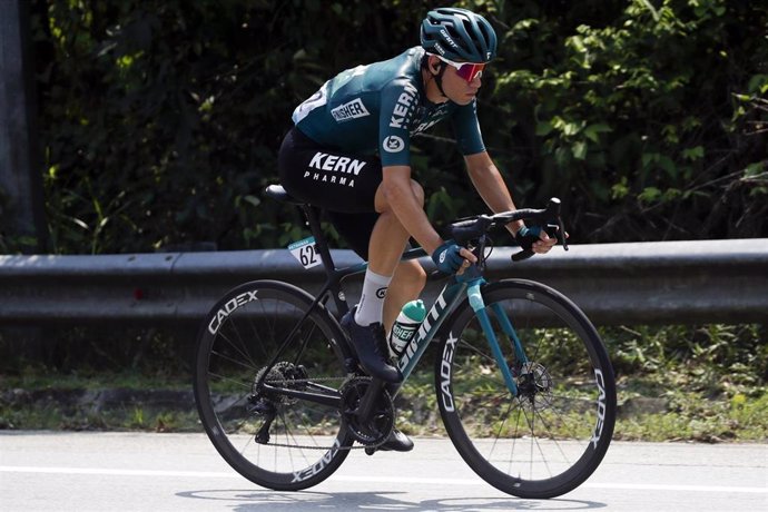 El ciclista español Eugenio Sanchez, del Equipo Kern Pharma, en el Tour de Langkawi 2023
