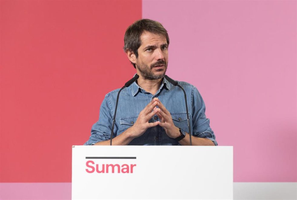 El portavoz de Sumar, Ernest Urtasun, ofrece una rueda de prensa, en el Espacio Rastro, a 23 de octubre de 2023, en Madrid (España).