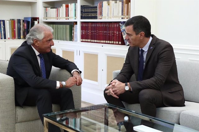 El presidente del Gobierno en funciones, Pedro Sánchez, se reúne en La Moncloa con el presidente de la Federación de Comunidades Judías en España, Isaac Benzaquen.