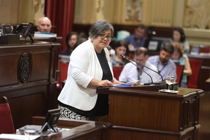 Archivo - La diputada de Unidas Podemos en el Parlament, Cristina Gómez. 