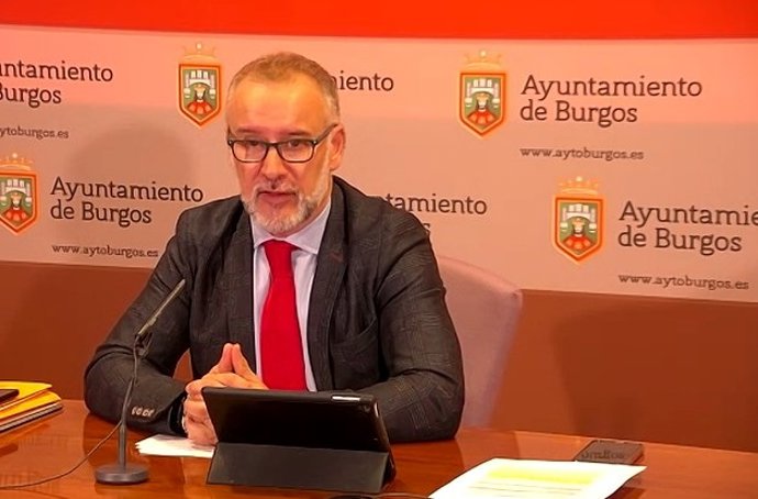 El presidente del Servicio Municipalizado de Movilidad y Transportes, José Antonio López, en rueda de prensa