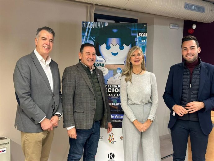 Los participantes en la presentación de la Feria del Coleccionismo.