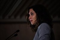 Ayuso critica la falta de información sobre la llegada de inmigrantes a las CCAA: "No se les puede tratar como fardos"