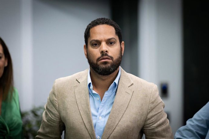 Archivo - El secretario general de VOX, Ignacio Garriga, a su llegada a una rueda de prensa, en la sede del partido.