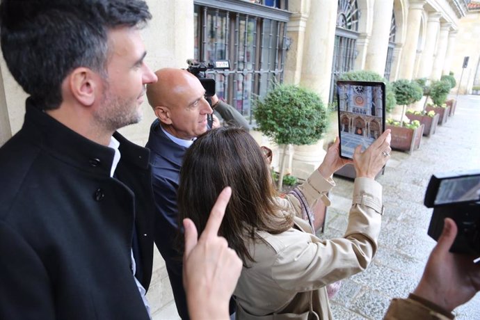 Archivo - Presentación de la aplicación móvil 'Augmented City' en León