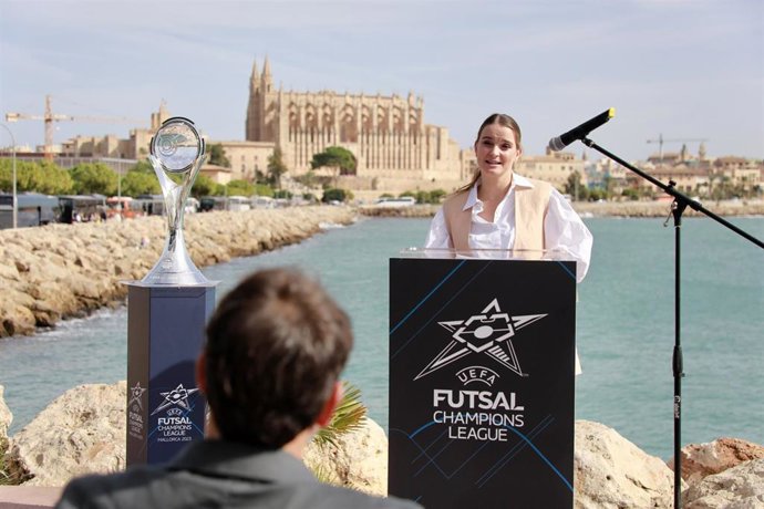 La presidenta del Govern, Marga Prohens, en declaraciones a los medios.