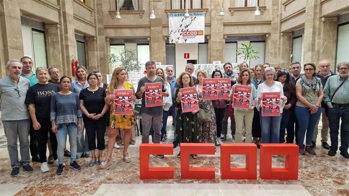 Trabajadores y sindicalistas de CCOO de Baleares se concentran en la sede del sindicato condenando la escalada bélica en Gaza